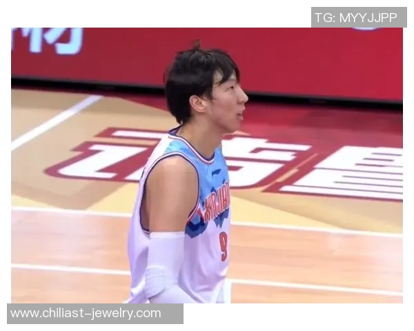 周琦直言不讳批评教练风格引发热议吉伦沃特冲突再掀波澜